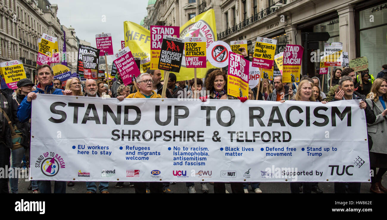 Londra, Regno Unito. Xviii Mar, 2017. Migliaia hanno marciato attraverso Londra il rally nazionale contro il razzismo organizzato da 'stand fino al razzismo". David Rowe/Alamy News Live. Foto Stock