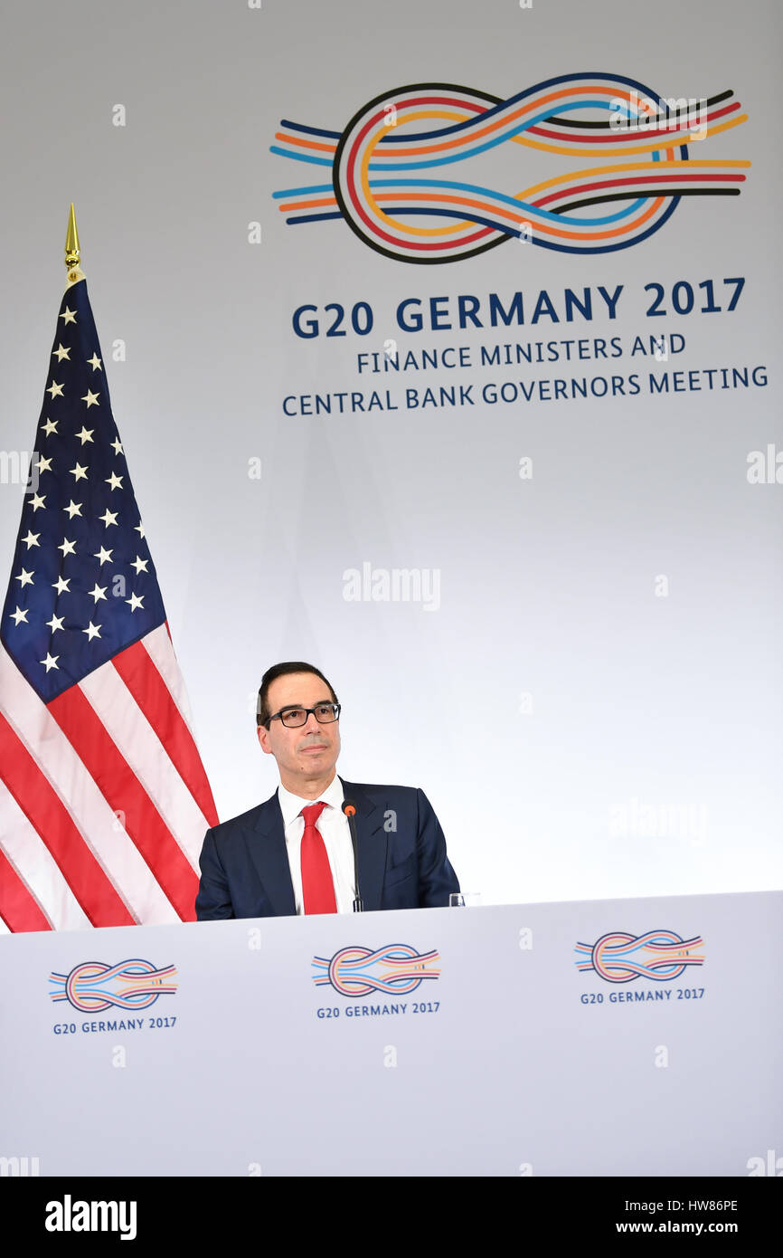 Baden-Baden, Germania. Xviii Mar, 2017. Gli Stati Uniti il ministro delle Finanze Steven Mnuchin parla nel corso di una conferenza stampa presso il centro congressi di durante il G20 dei ministri delle Finanze riuniti a Baden-Baden, Germania, 18 marzo 2017. Foto: Uwe Anspach/dpa/Alamy Live News Foto Stock
