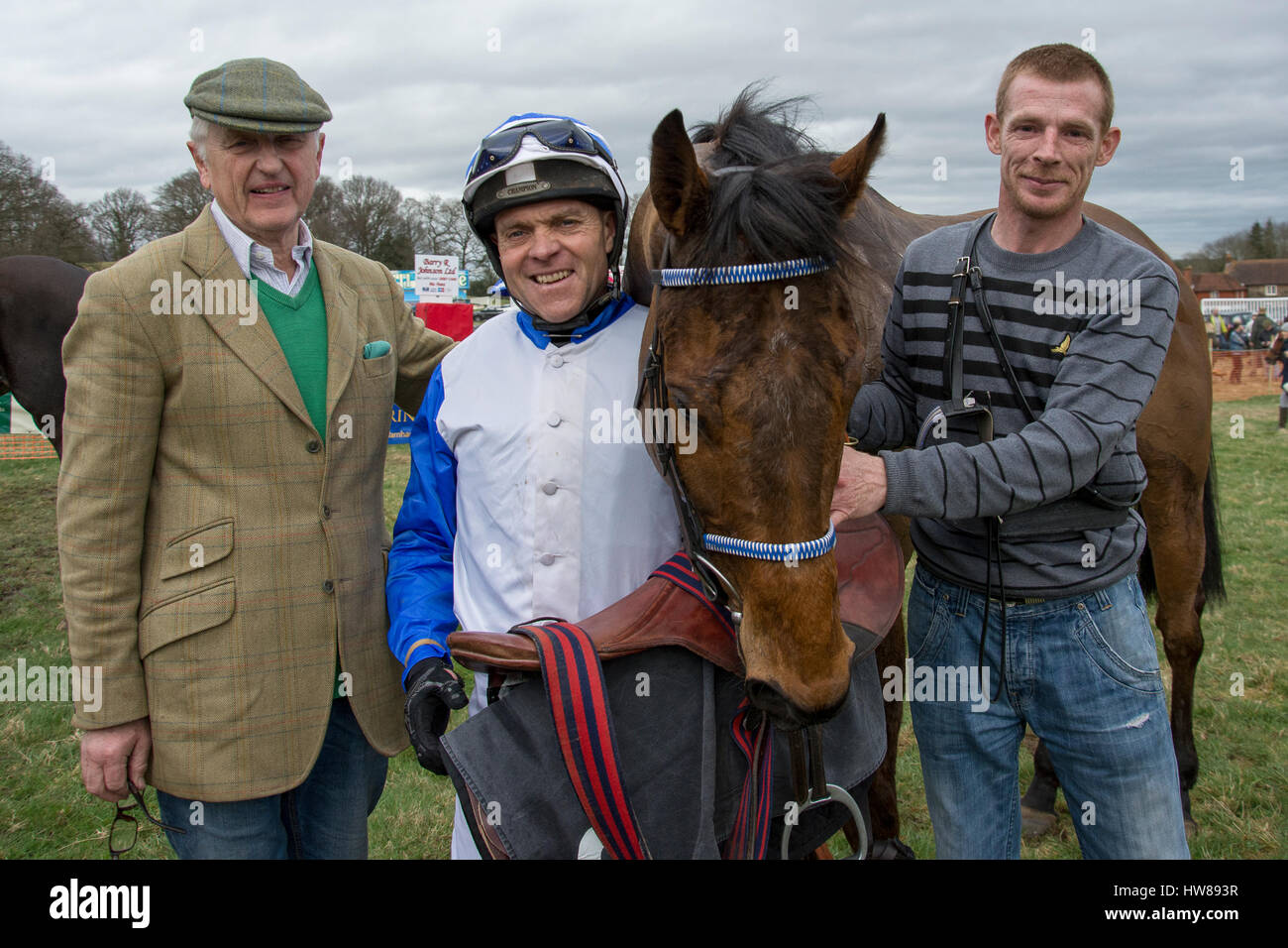 Punto a Punto, Parham, Sussex, Regno Unito sabato 18 marzo 2017 Ballyfore Croce e il signor Phil York vincere i sistemi SL aperta gara inaugurale credito : Michael Stevens / Alamy Live News Foto Stock