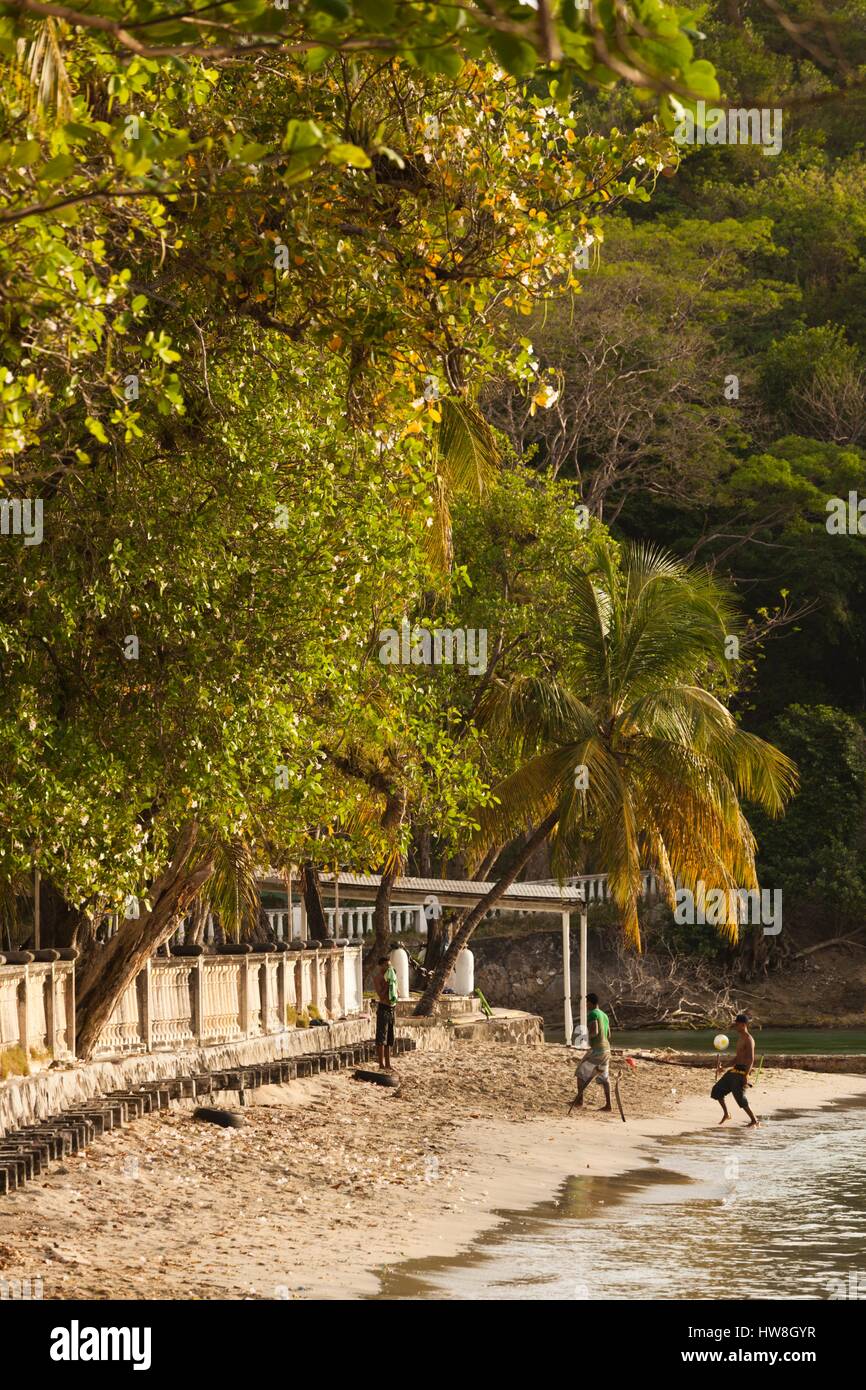 Saint Vincent e Grenadine, Bequia, Port Elizabeth, spiaggia marciapiede Foto Stock