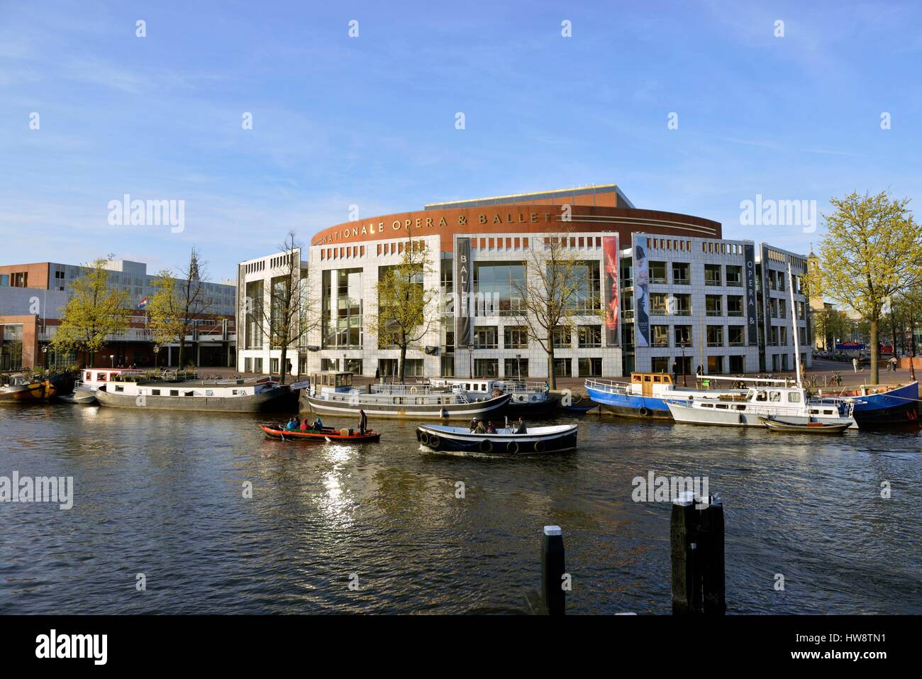 Paesi Bassi Olanda Settentrionale, Amsterdam, fiume Amstel, Waterlooplein, Opera House Foto Stock