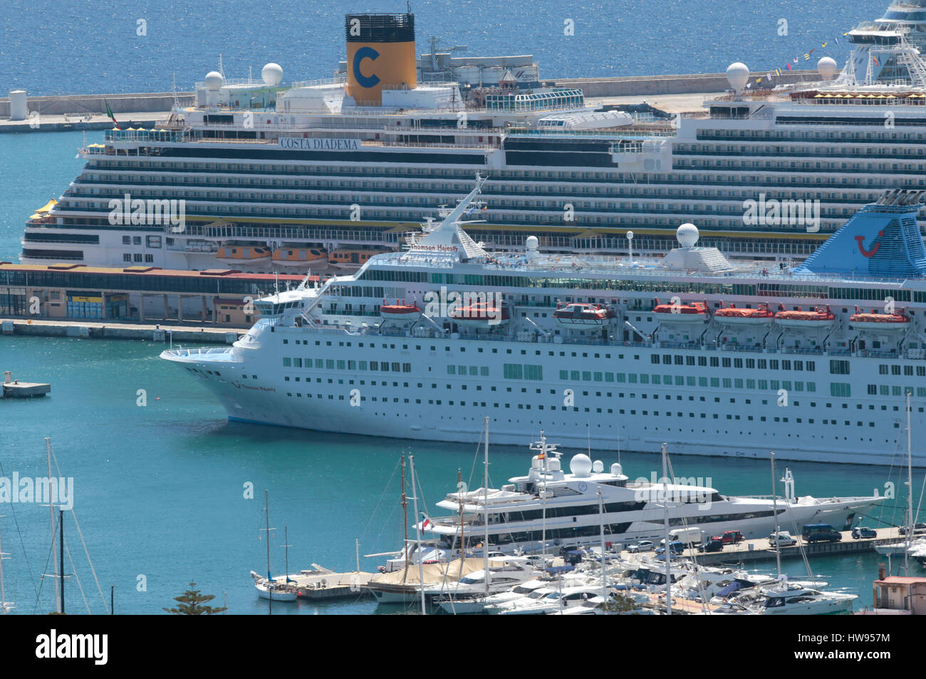 Navi da Crociera ormeggiata a Palma de Maiorca porto Foto Stock