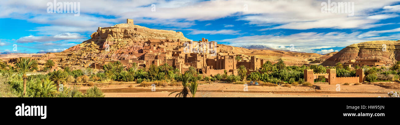 Vista panoramica di Ait Benhaddou, un sito patrimonio mondiale dell'UNESCO in Marocco Foto Stock