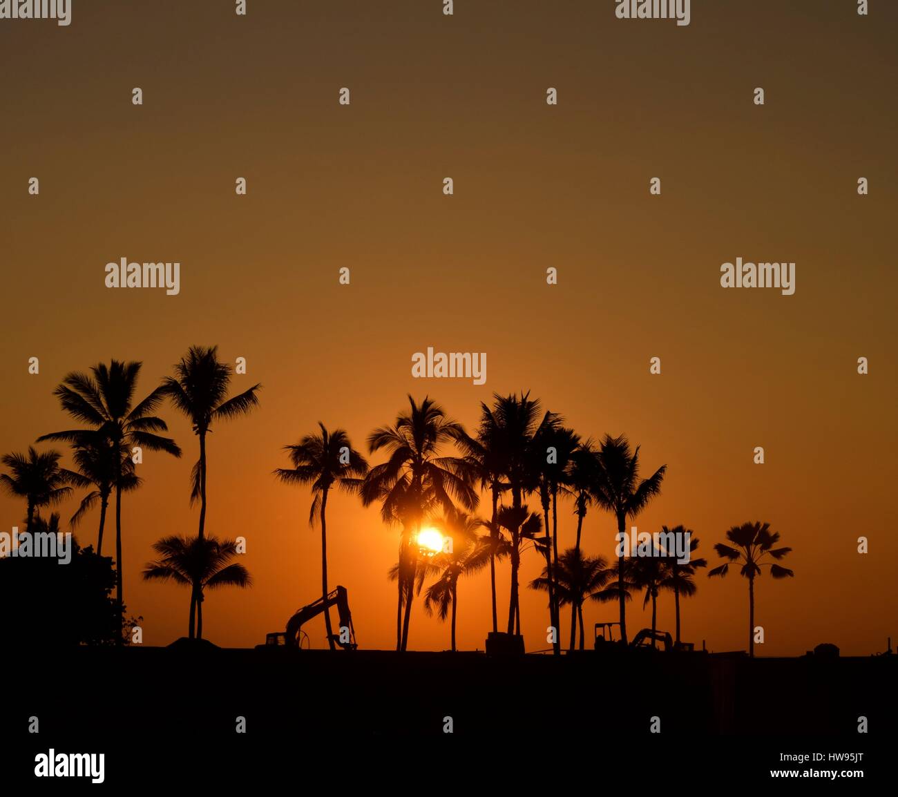 Fine della giornata per la costruzione presso il vecchio Ilihani Hotel, che presto saranno le quattro stagioni, al Ko Olina Resort nelle Hawaii. Foto Stock