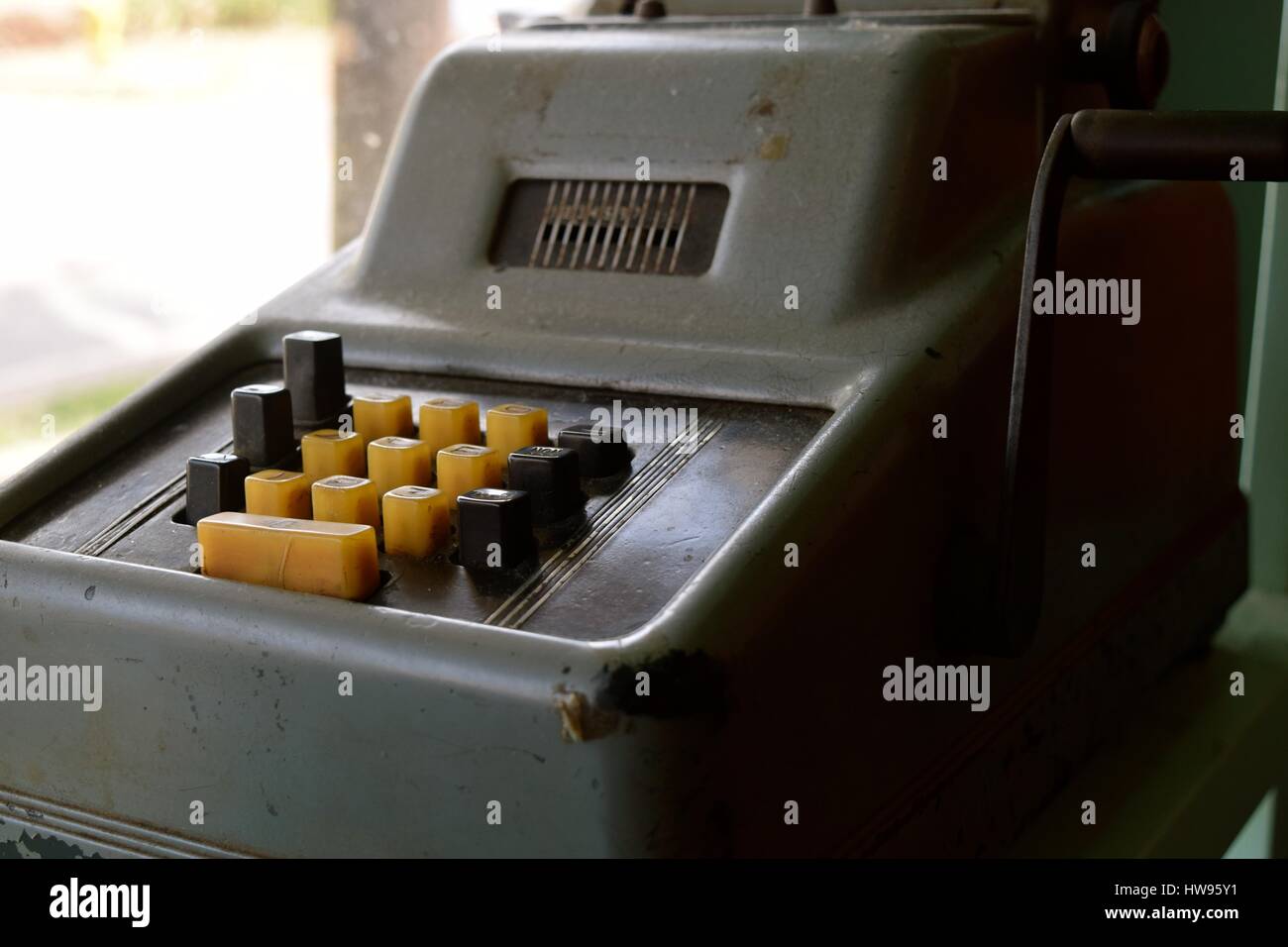 Vintage Calculator / Antique vecchia meccanica aggiunta di macchine. Foto Stock