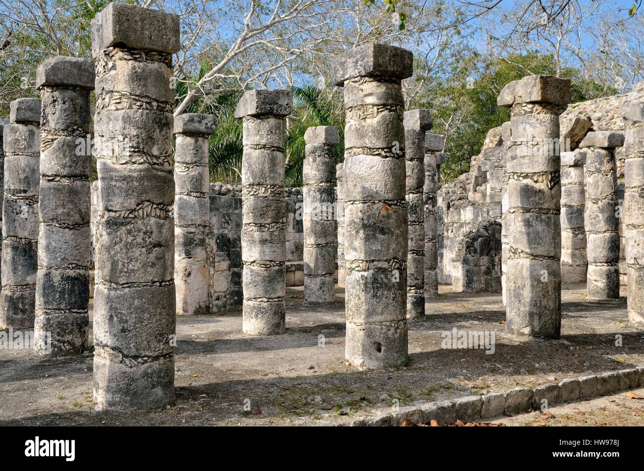 Grupo de las Mil Columnas, hall del 1000 colonne, columnata Oeste, la storica città Maya di Chichen Itza, pista, Yucatan Foto Stock