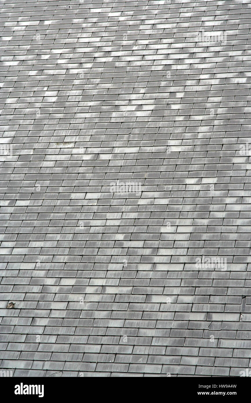 Mattonelle di tetto grigio Foto Stock