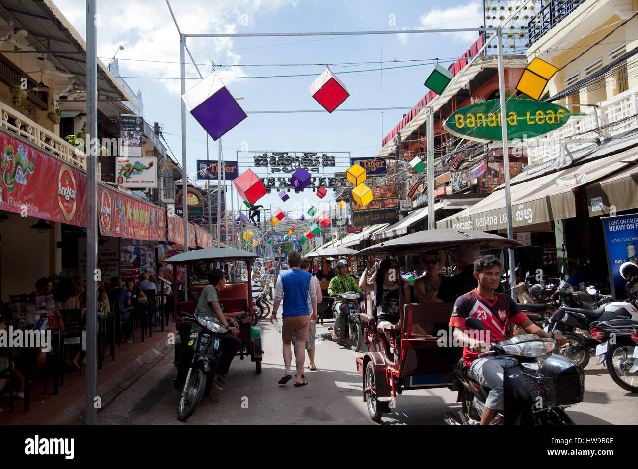 Pub Street con le persone e i ristoranti a Siem Reap - Cambogia Foto Stock