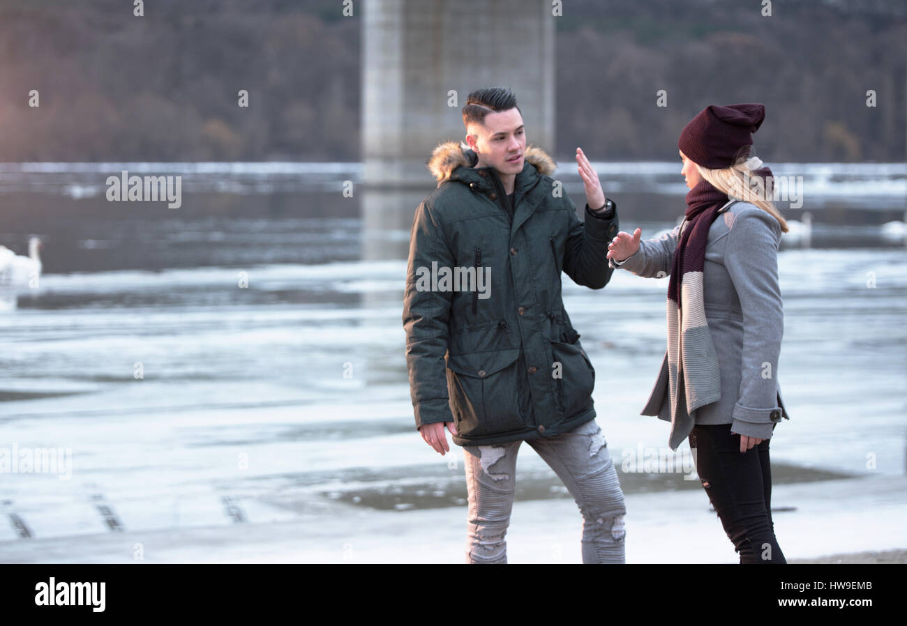 Coppia giovane aventi difficoltà di relazione Foto Stock
