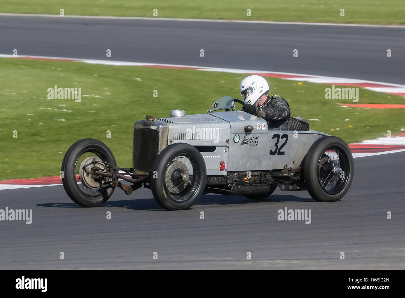 Preso al Vintage Sports Car Club (VSCC) Molla Avvia riunione a Silverstone il 18 aprile 2015 Foto Stock