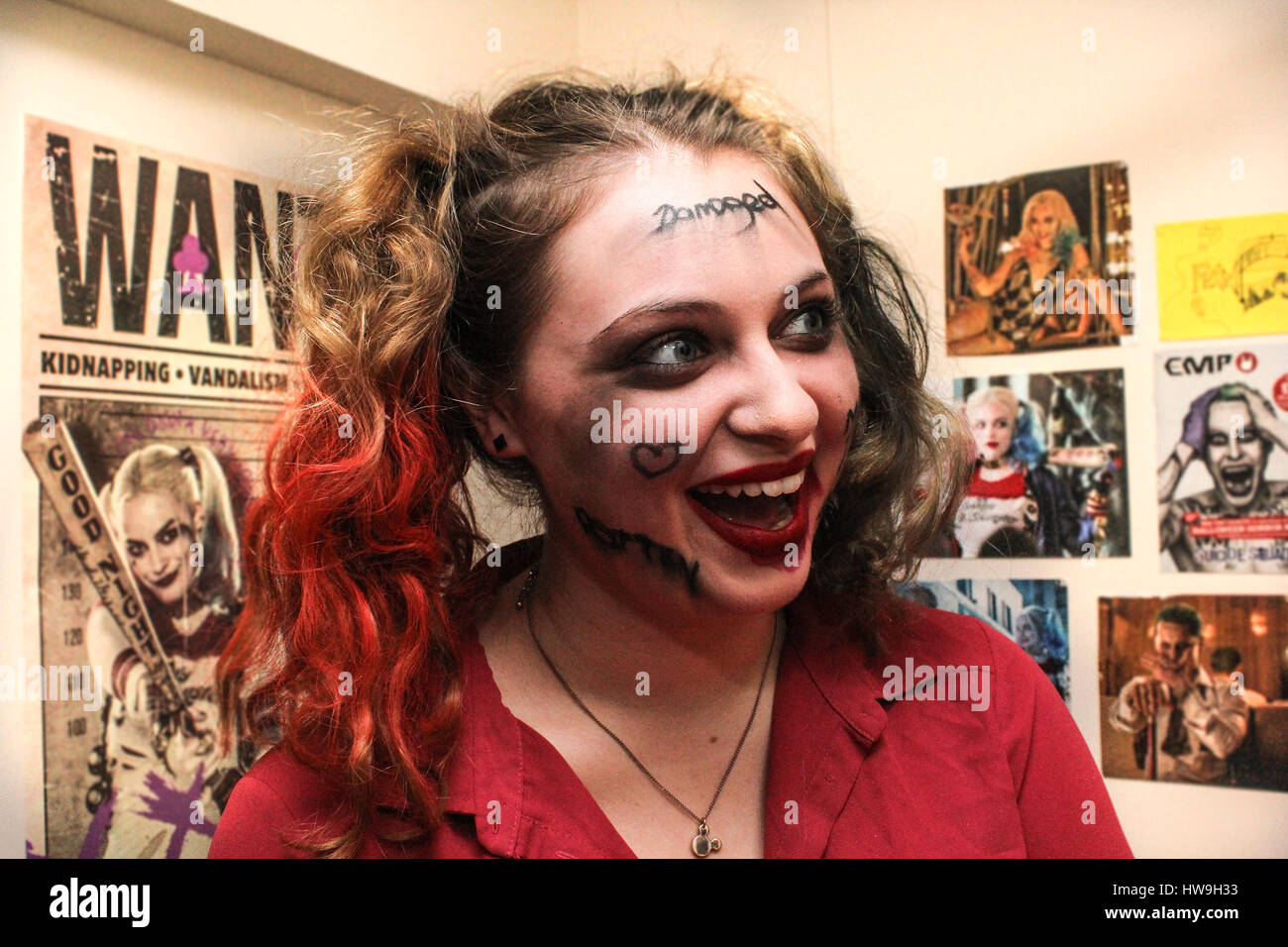 4/12/16, Pellet Street, Cardiff, Galles. In piatto piatto 1502 Francesca  Bosco età 20, cosplaying come fumetto carattere "Harley Quinn Foto stock -  Alamy