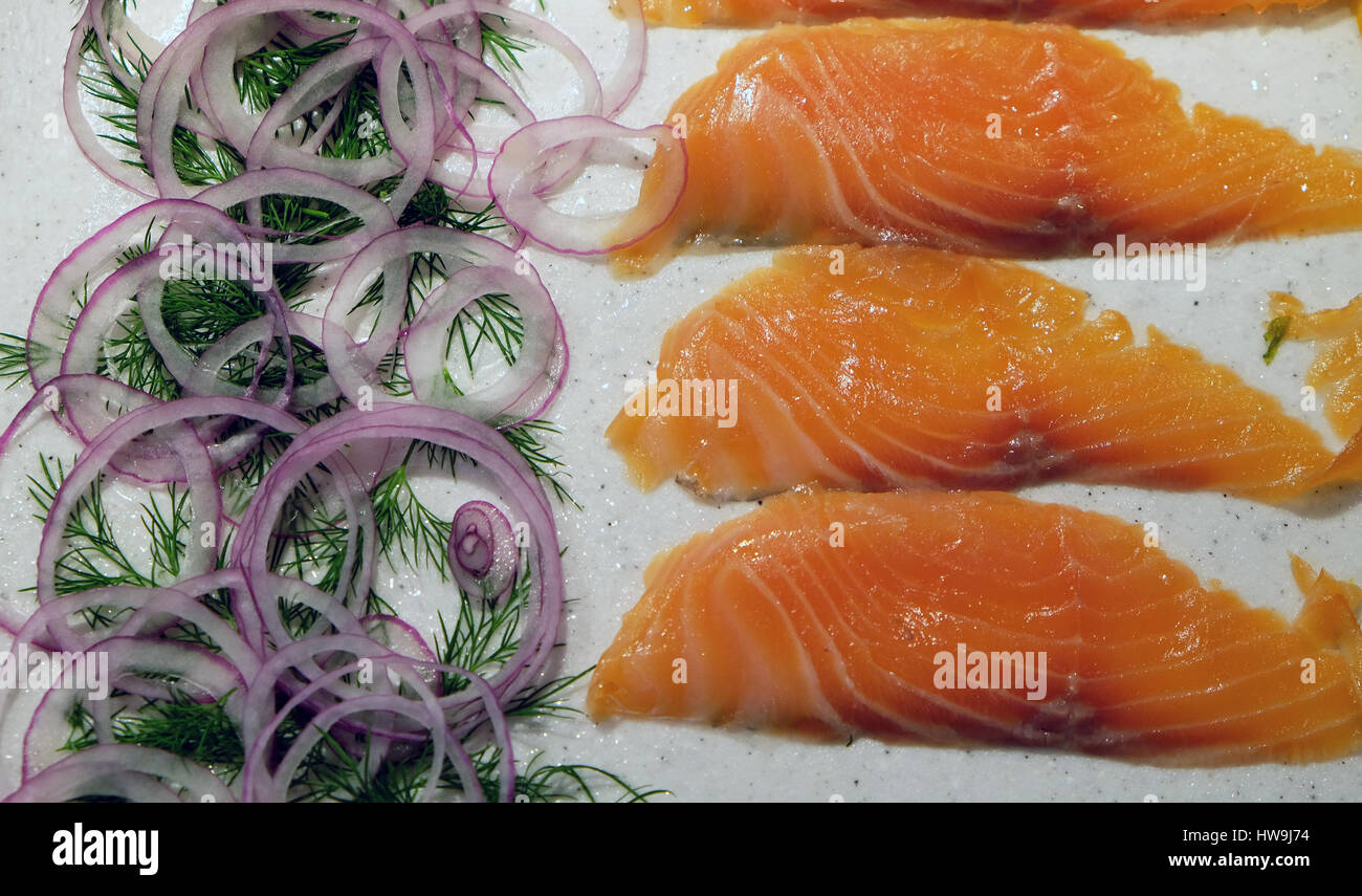 Rosso filetto di pesce con verdure Foto Stock