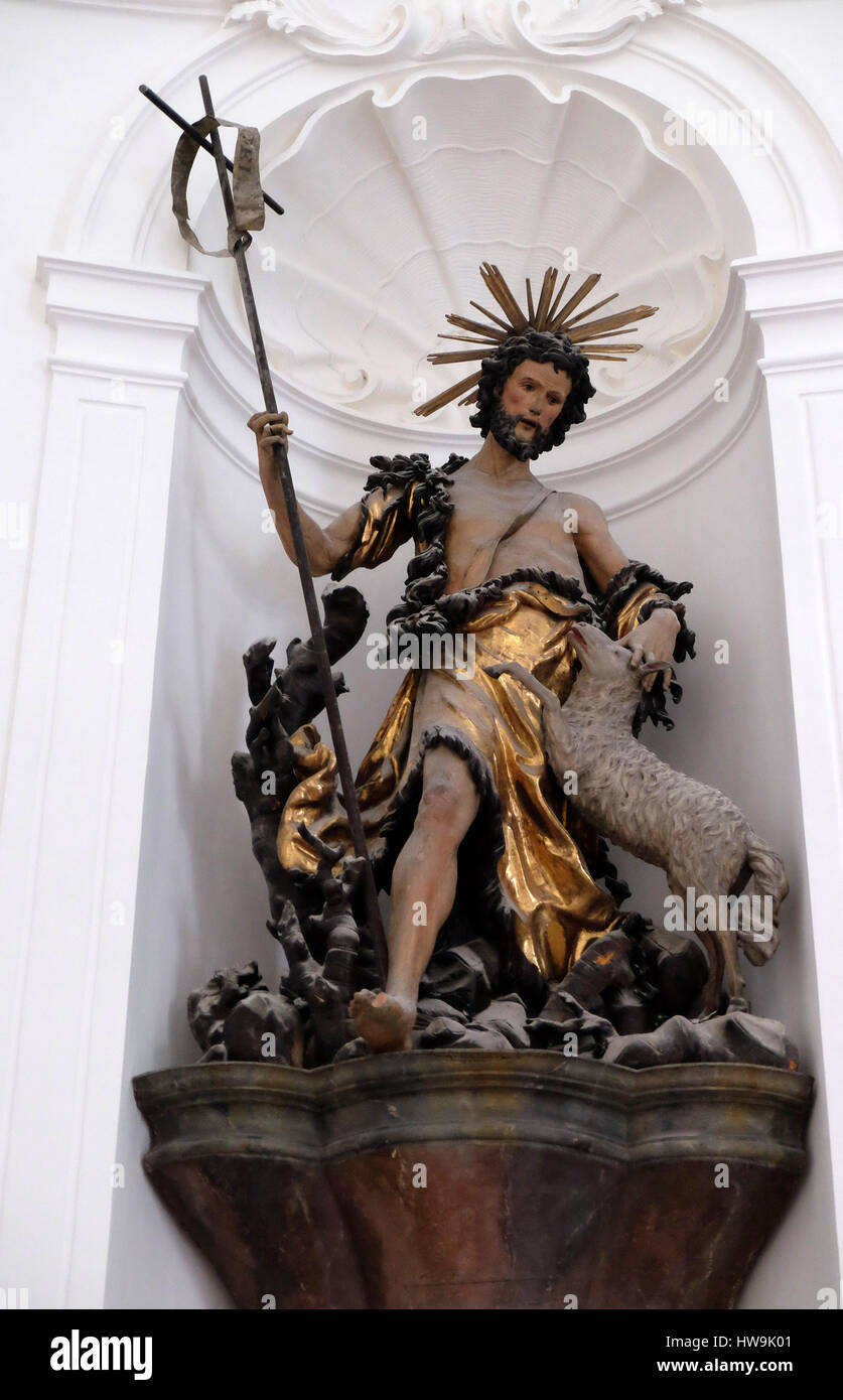 San Giovanni Battista, altare nella chiesa Collegiata di Salisburgo il 13 dicembre 2014. Foto Stock