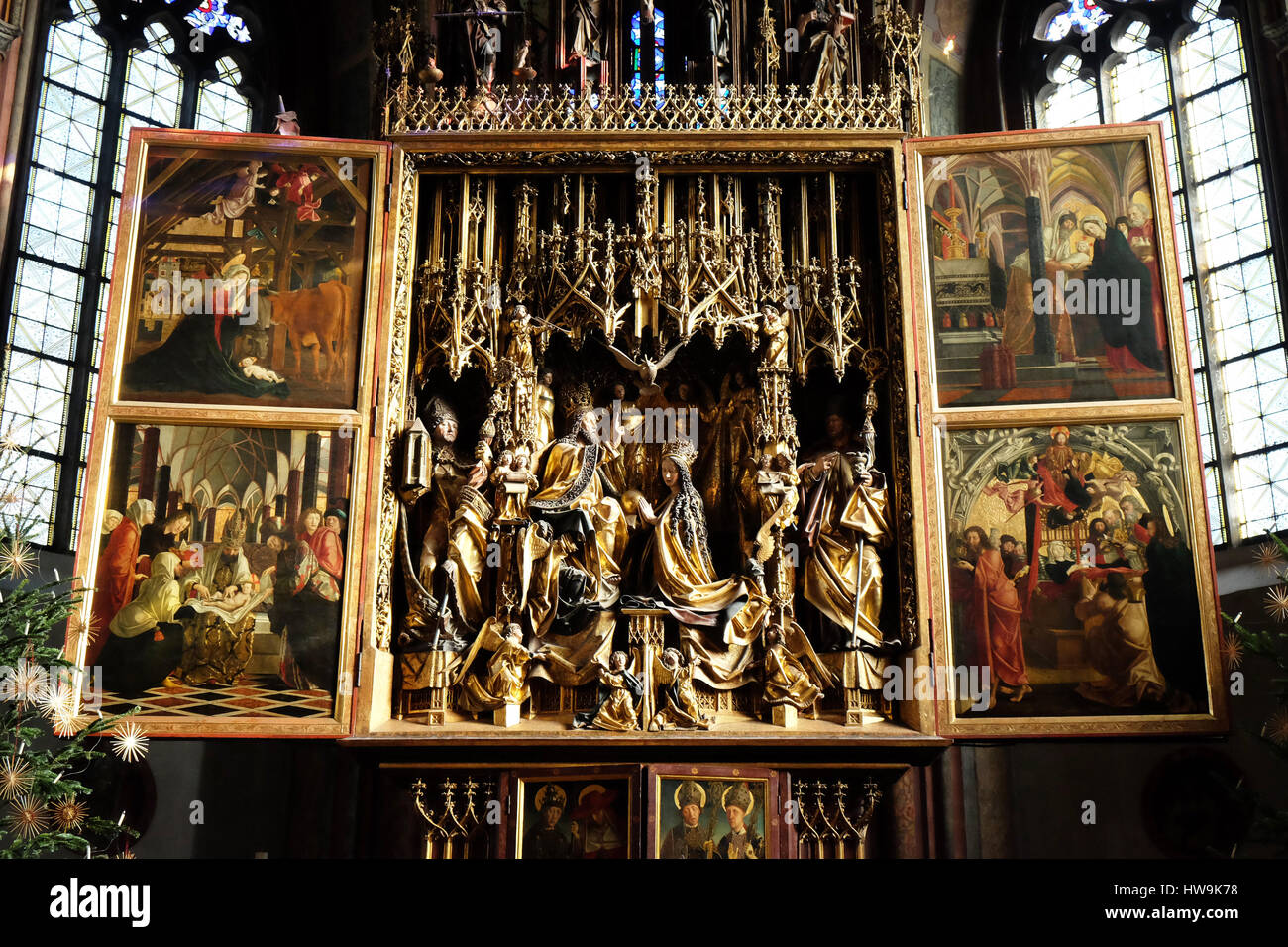 Altare maggiore nella chiesa parrocchiale di St. Wolfgang sul Wolfgangsee in Austria il 14 dicembre 2014. Foto Stock