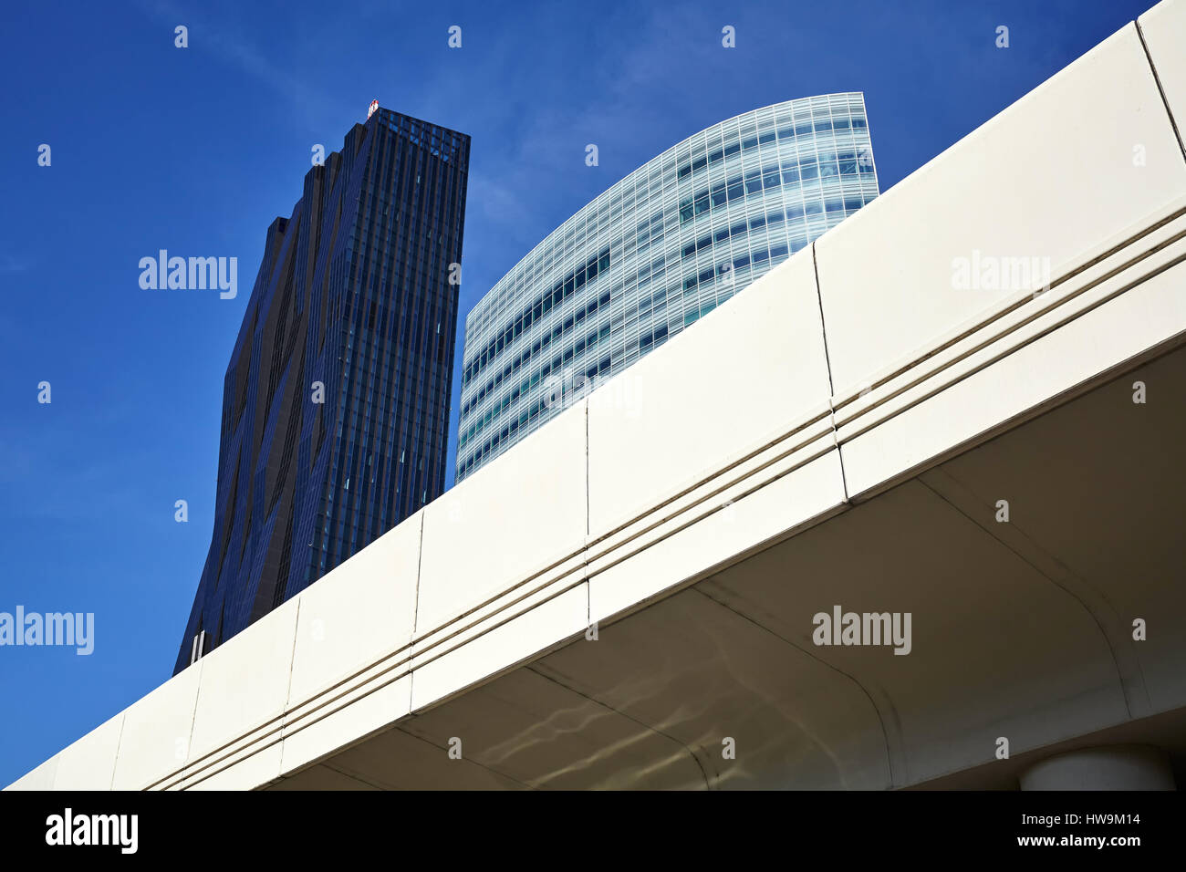 La moderna Vienna città architettura in uno city complex, Austria. Foto Stock