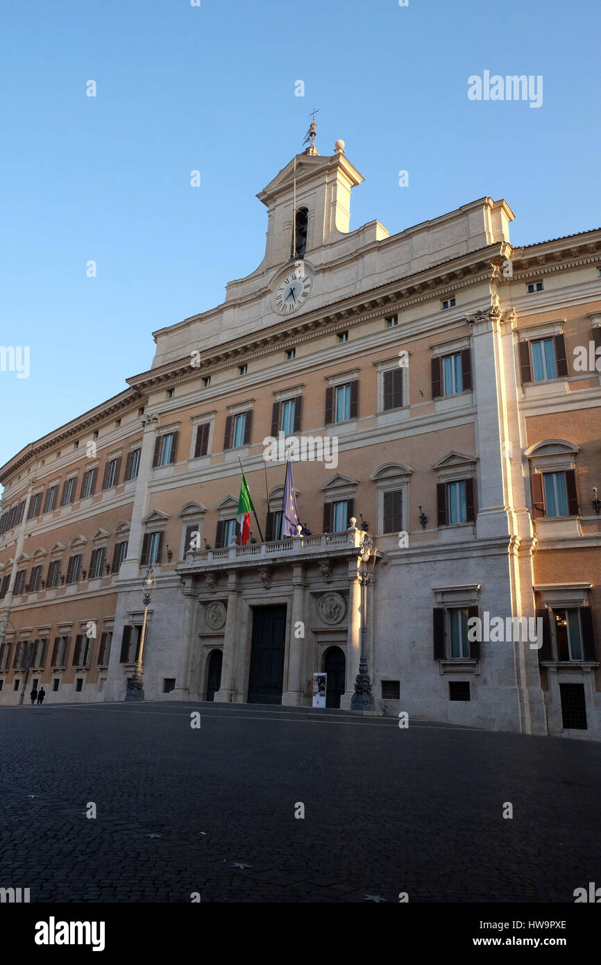 Palazzo Montecitorio, sede della Camera dei Deputati italiana in Italia a Roma il 02 settembre 2016. Foto Stock