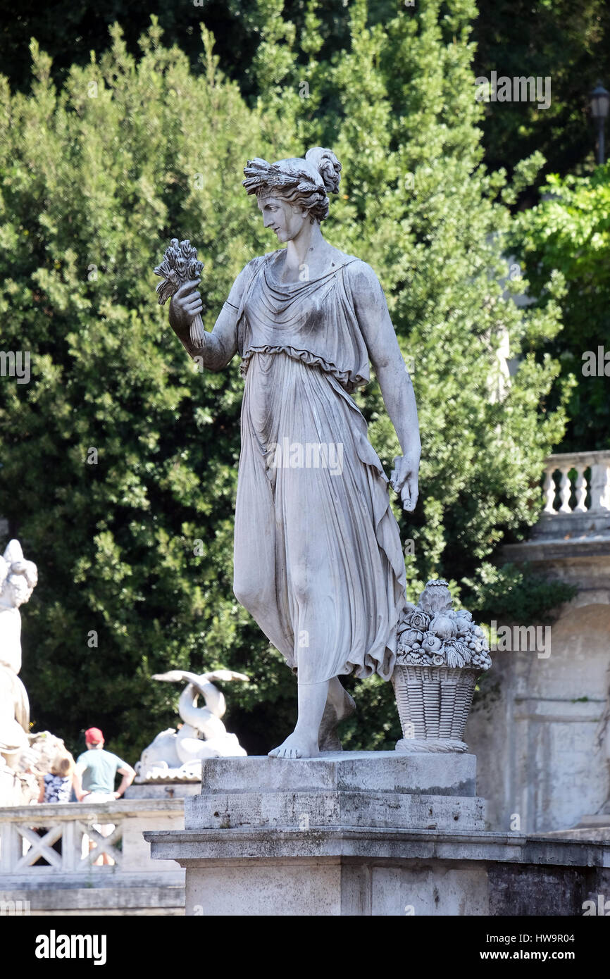 Statua allegorica di estate, Piazza del Popolo a Roma (Italia) il 03 settembre 2016. Foto Stock