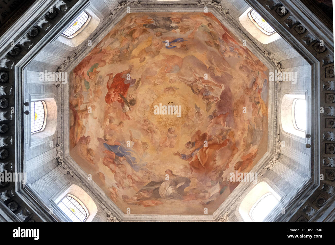 Affresco della Madonna in gloria di Raffaele Vanni nella cupola della chiesa di Santa Maria del Popolo, Roma, Italia Foto Stock