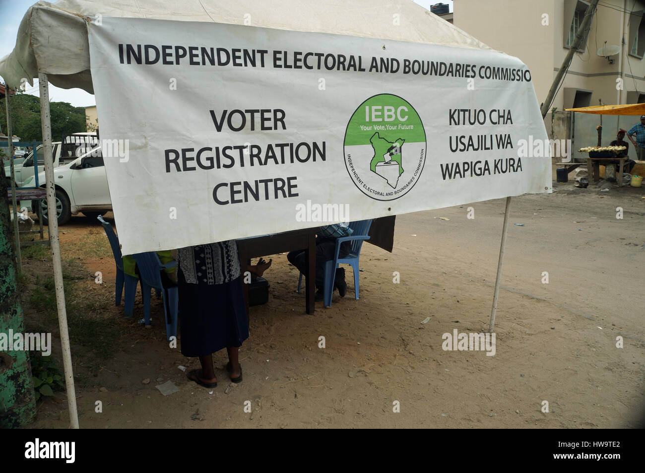La registrazione degli elettori tenda a Mombasa, in Kenya, in vista delle elezioni nel 2017 Foto Stock