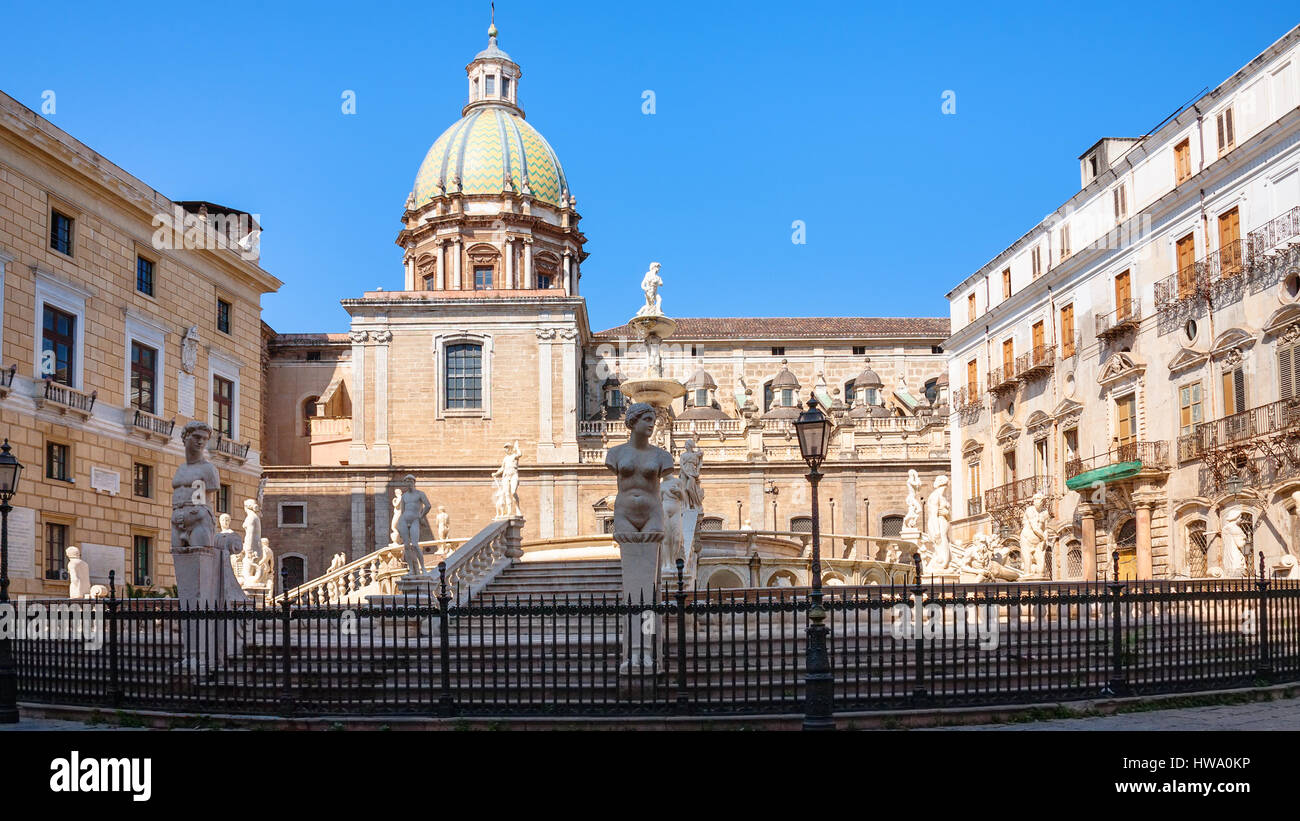 Viaggiare in Italia - piazza Pretoria nel centro della città di Palermo con fontana Pretorio (Fontana Pretoria) su in Sicilia Foto Stock