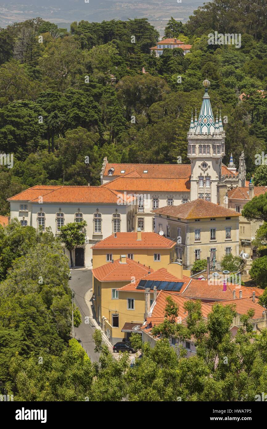 Il Portogallo, Lisboa e Provincia di Setubal, Sintra elencati come patrimonio mondiale dall' UNESCO, con un vue della chiesa di Santa Maria e Sao Miguel Foto Stock