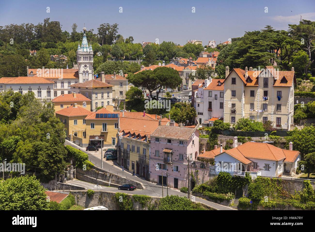 Il Portogallo, Lisboa e Provincia di Setubal, Sintra elencati come patrimonio mondiale dall' UNESCO, con un vue della chiesa di Santa Maria e Sao Miguel Foto Stock