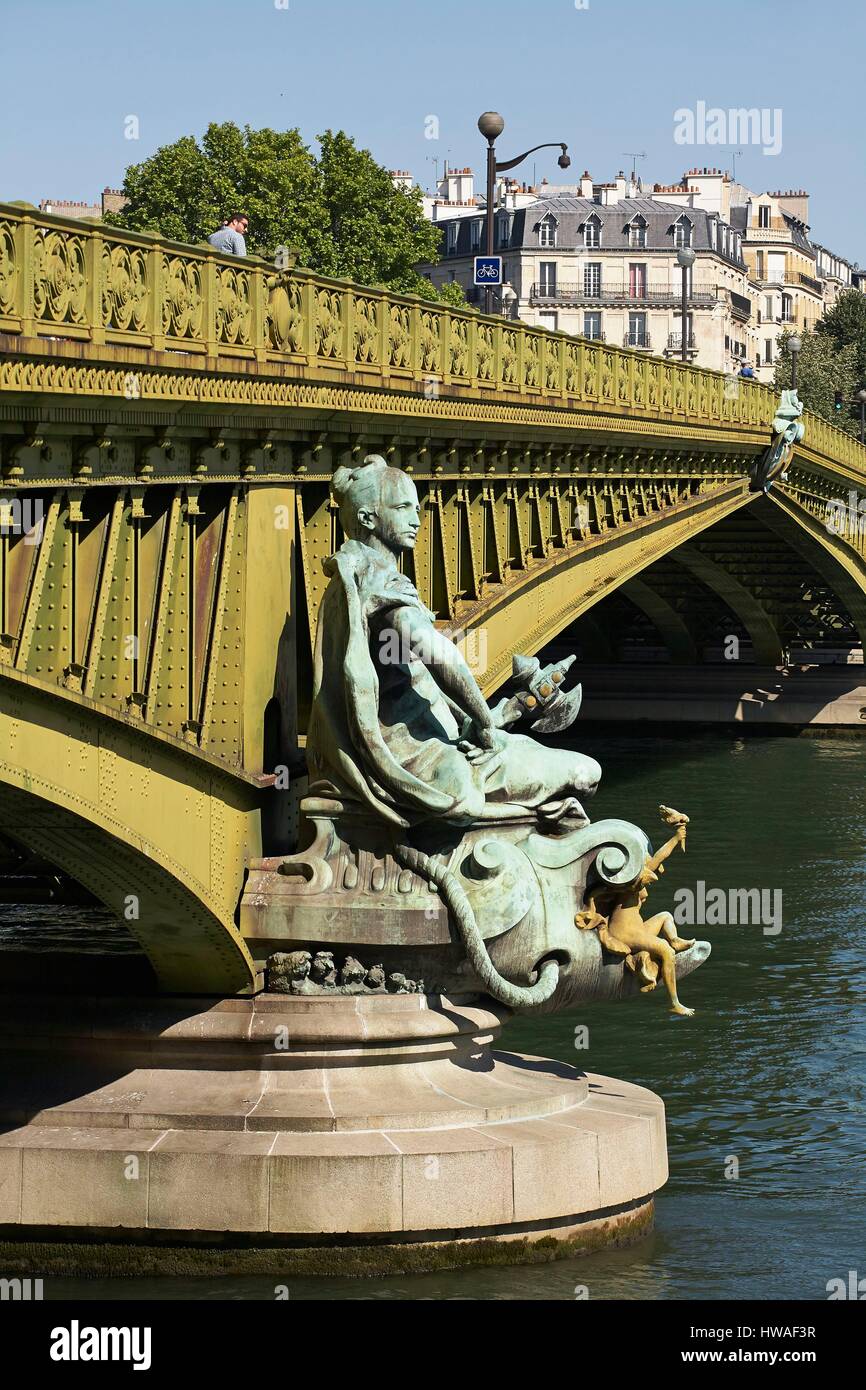 Francia, Parigi, Pont Mirabeau, statua dello scultore Jean Antoine Injalbert che rappresenta la città di Parigi Foto Stock