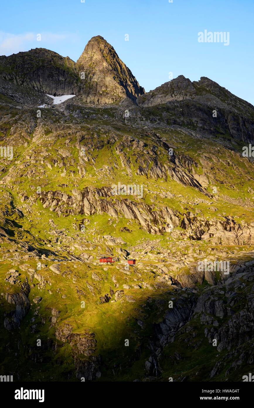 Norvegia, Nordland, isole Lofoten, isola Moskenesoy, escursionismo al vertice di Hermannsdalstinden (la montagna più alta dell'isola a 1029m), Munkeb Foto Stock