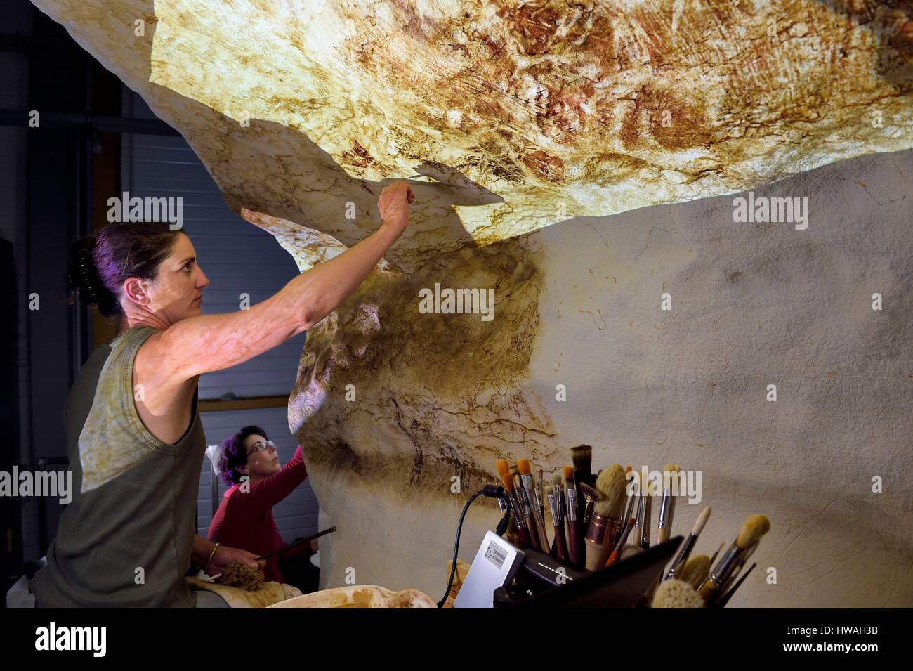 Francia, Dordogne, Montignac, l'Atelier des Fac-Similés du Périgord (Perigord del Workshop di facsimile AFSP) specializzata nella riproduzione dei minerali di prehi Foto Stock