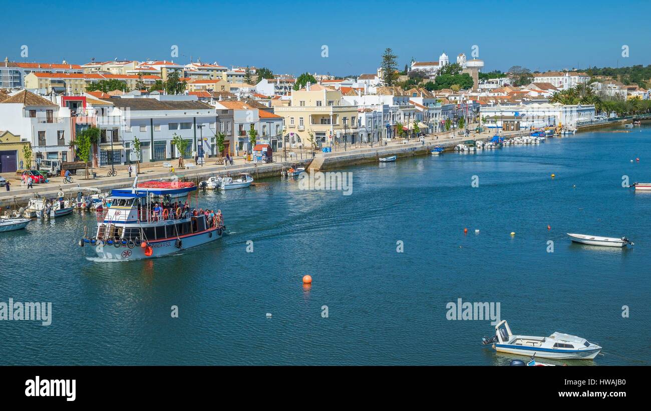 Il Portogallo, regione di Algarve, Tavira sul bordo del parco naturale di Ria Formosa, le rive del Rio Gilao Foto Stock