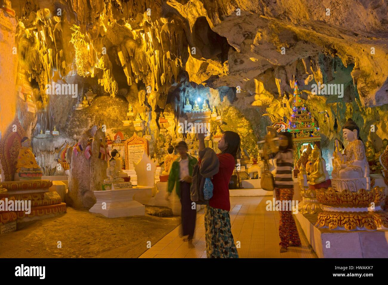 Myanmar, Stato Shan, Lago Inle Pindaya, grotta con oltre 8000 statue di Buddha Foto Stock