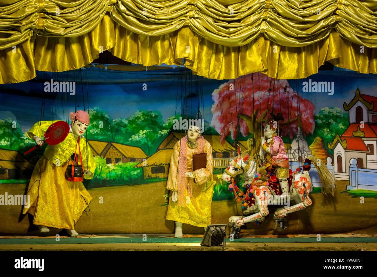 Myanmar Mandalay Stato, Bagan, spettacoli di burattini è un'arte antica che la Bagan teatro di marionette è mantenere vivo, burattini giocare Foto Stock