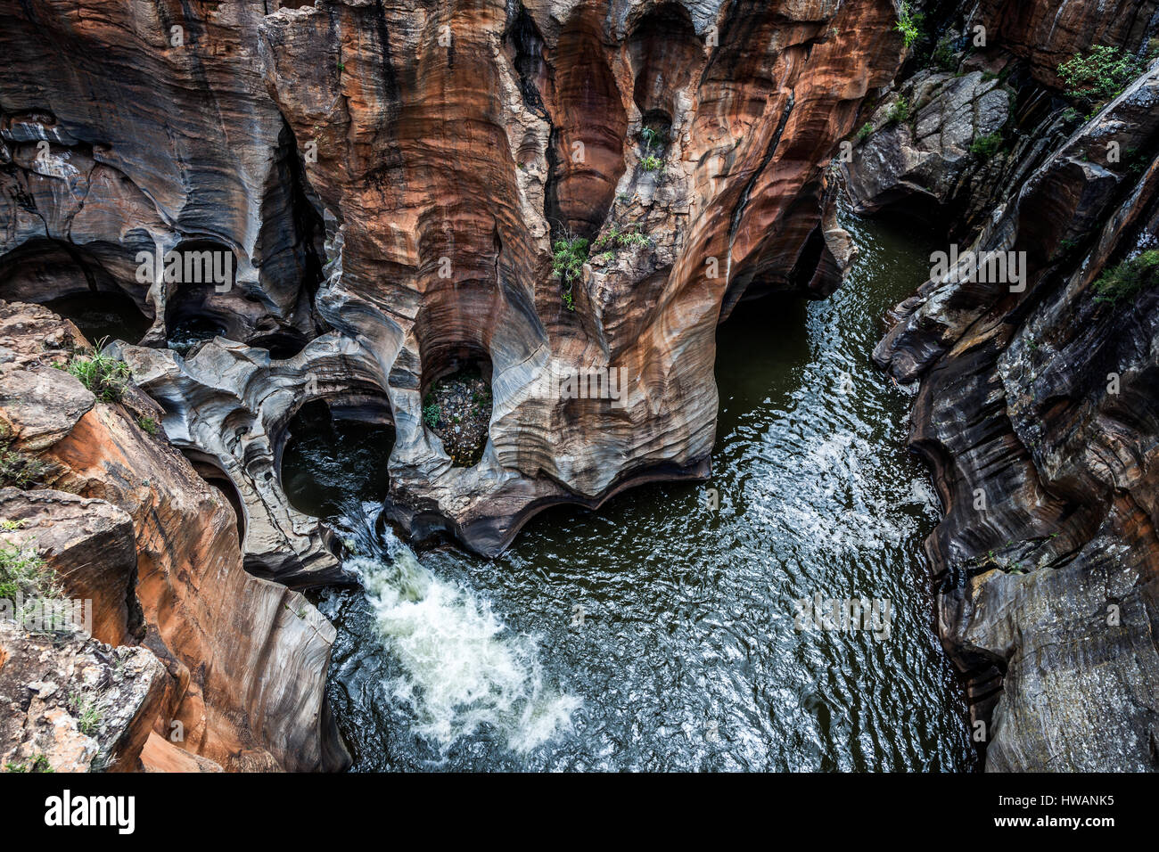 Bourke's Luck buche sul Panorama Route in Sud Africa sono uno splendido esempio di erosione di roccia - un paesaggio formato da migliaia di anni. Foto Stock