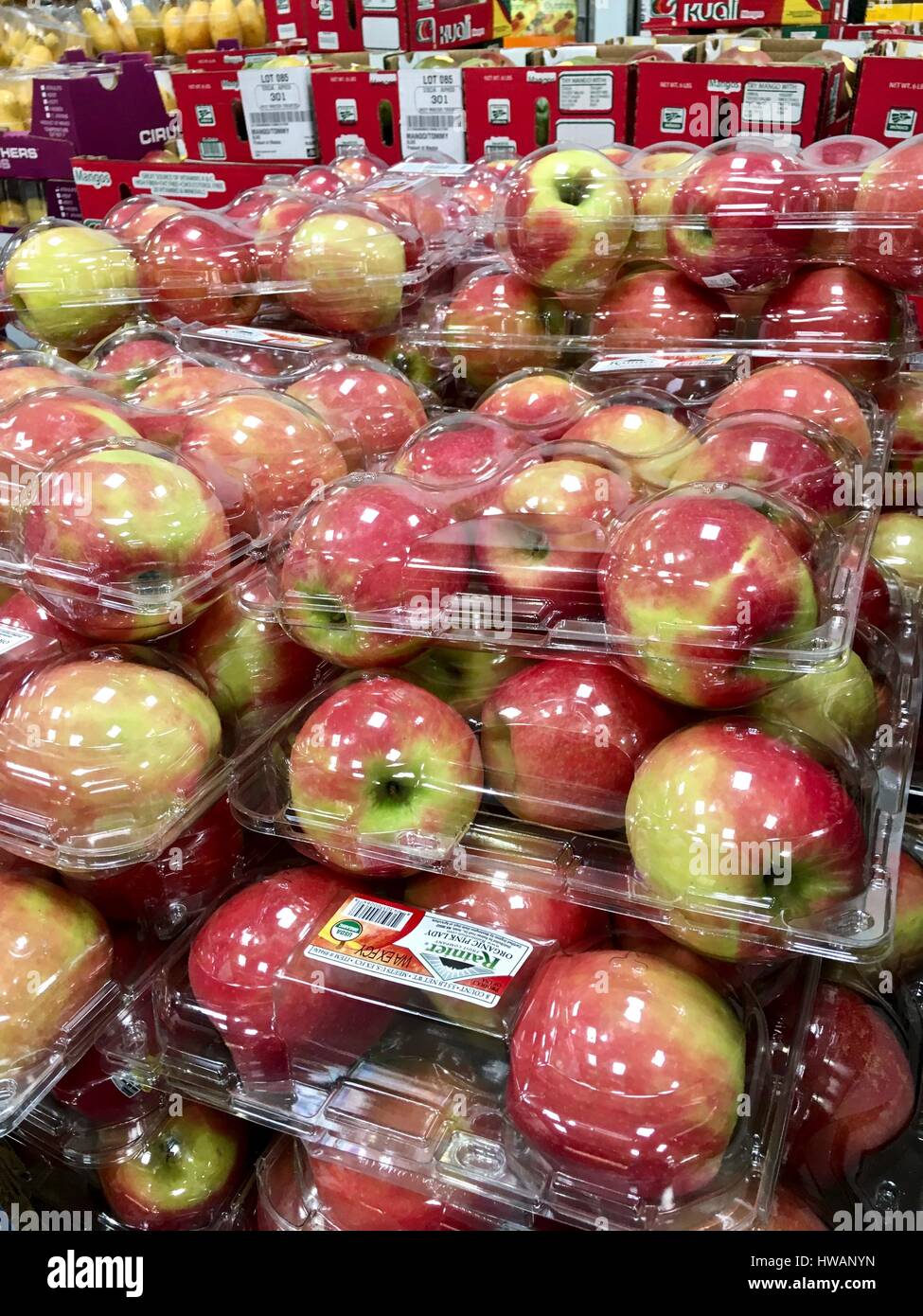 Mele confezionate a Costco Foto Stock