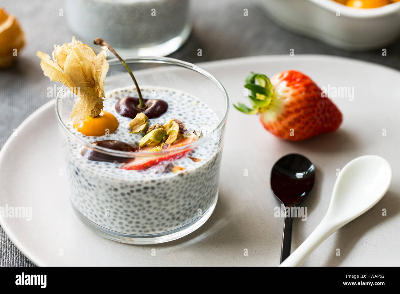 Budino di Chia con frutti e Pistacchio Foto Stock