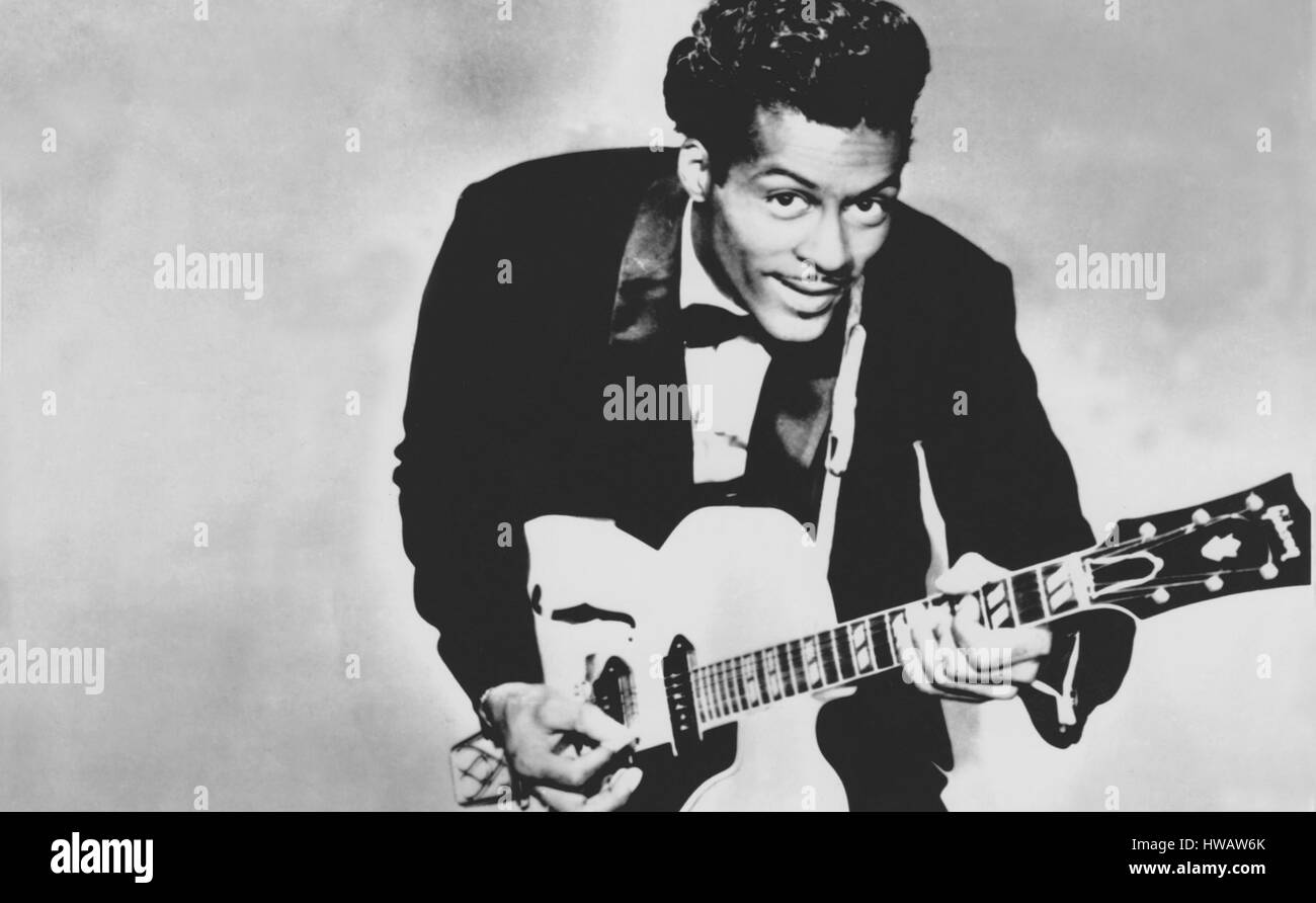 Ritratto di Charles Edward Anderson "" Chuck Berry (Ottobre 18, 1926 -  Marzo 18, 2017). Visto qui nel 1957 è un Americano chitarrista, cantante e  cantautore e uno dei pionieri del rock