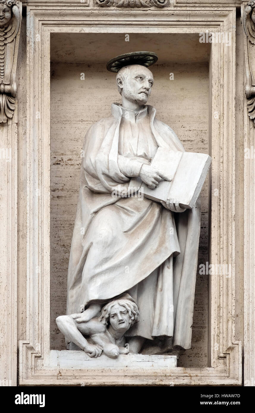 Sant Ignazio di Loyola sulla facciata della Chiesa del Gesu, chiesa madre della Compagnia di Gesù, Roma, Italia Foto Stock