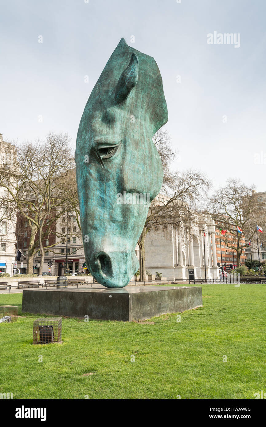 'Cavallo all' acqua da Nic Fiddian-Green, Marble Arch, London, Regno Unito Foto Stock