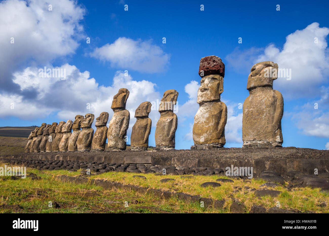 Moais statue, ahu Tongariki, isola di pasqua, Cile Foto Stock