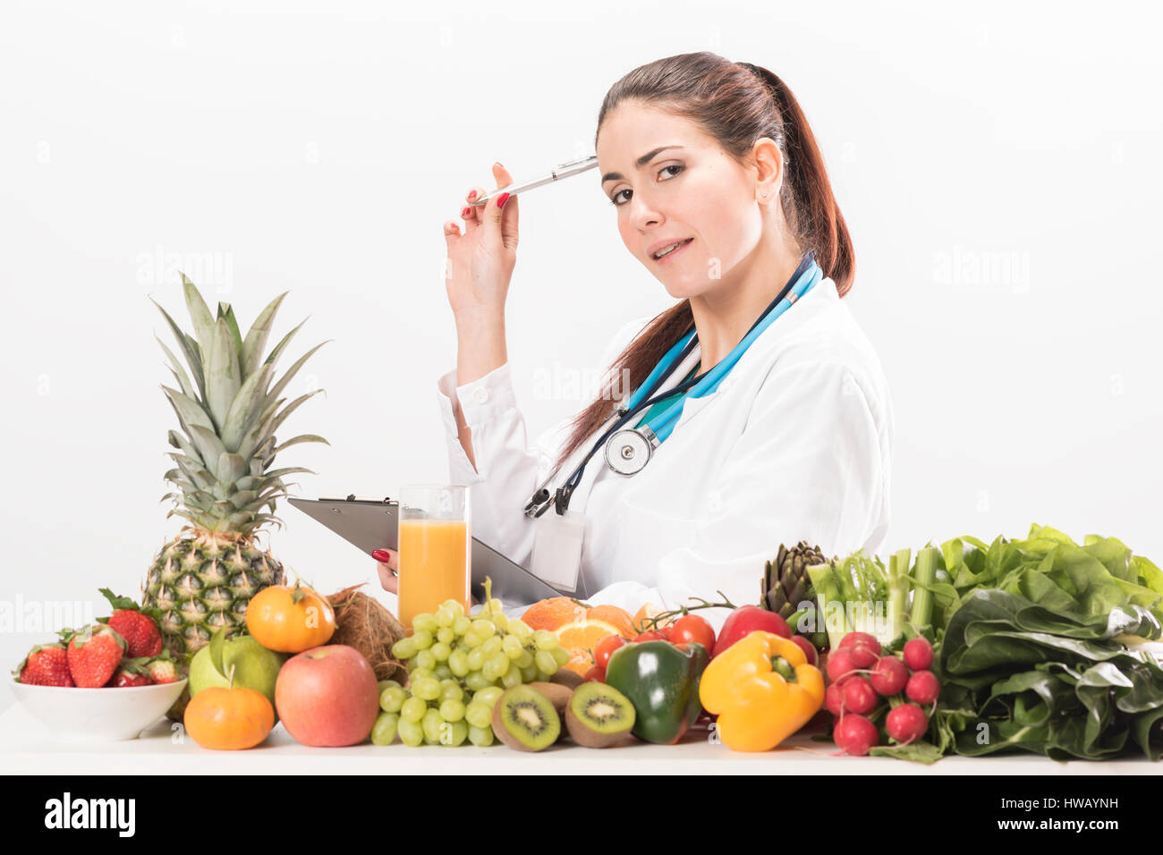 Nutrizionista medico donna. Isolato su bianco Foto Stock