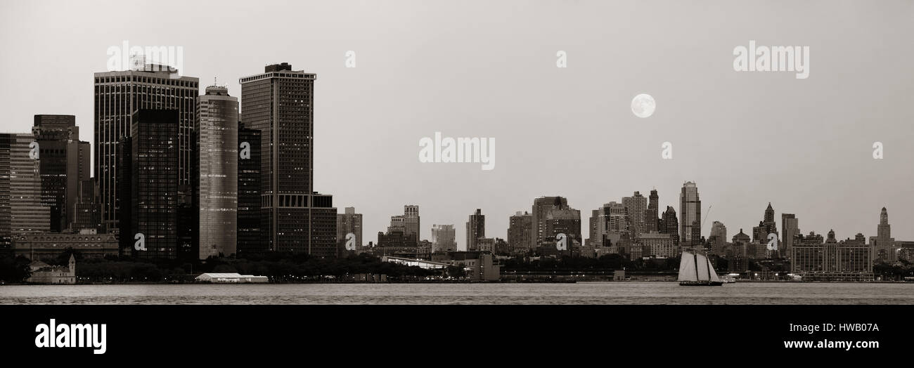 Ore del sorgere oltre il centro di Manhattan e Brooklyn. Foto Stock