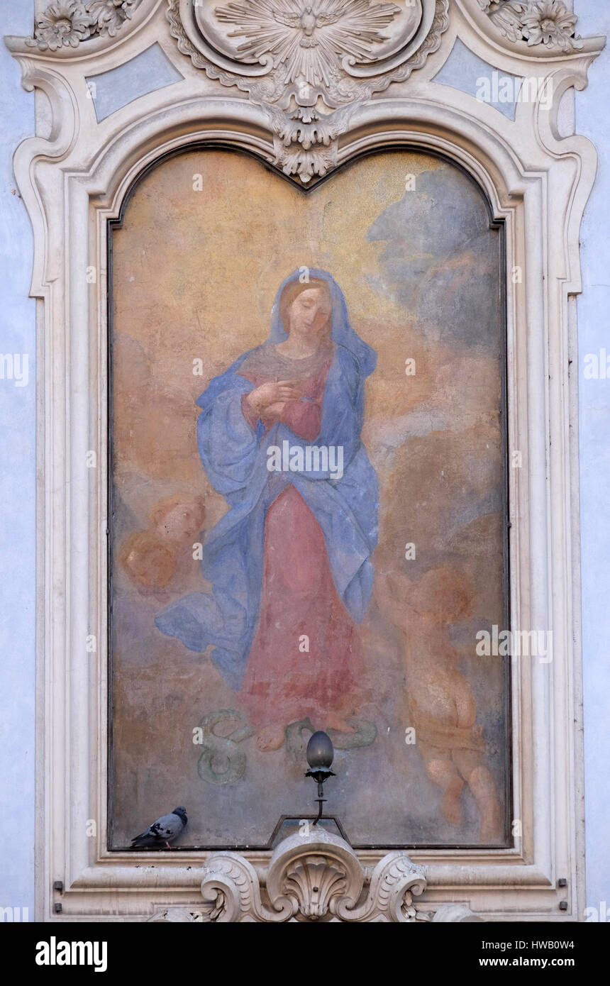 Immagine della Vergine Maria sulla facciata di un palazzo in Roma (Italia) il 02 settembre 2016. Foto Stock
