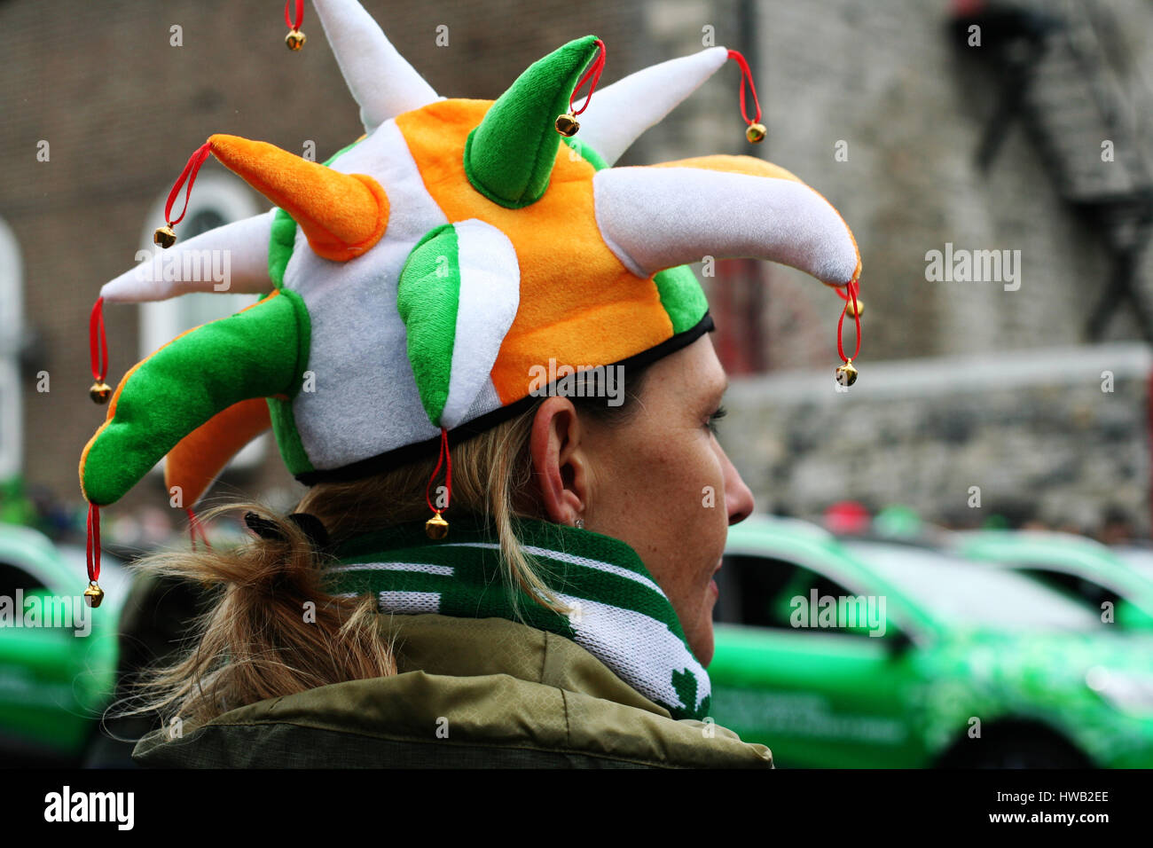 Irish Concept St. Patrick'S Day Parade, Dublino, Irlanda Cool Tri Color Hat, Paddys Day, Irish Concept, Closeup Foto Stock