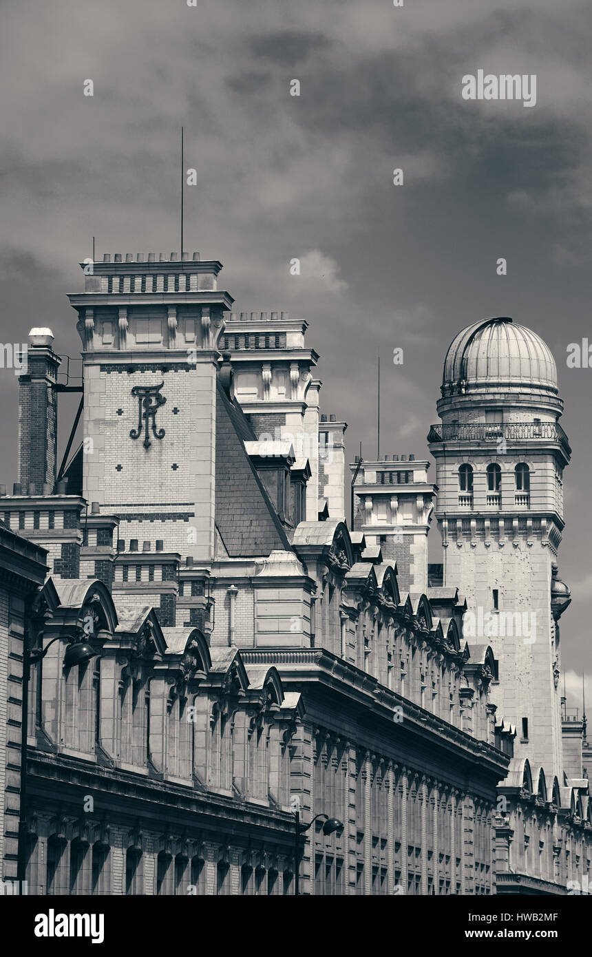 Architettura storica del tetto in Parigi Foto Stock