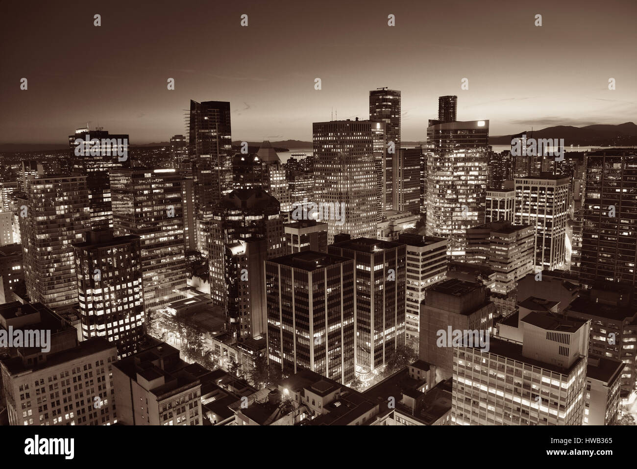 Vancouver vista sul tetto con architetture urbane al crepuscolo. Foto Stock