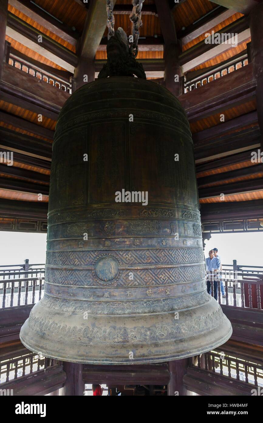 Il Vietnam, Ninh Binh Provincia, Gia Sinh, Bai Dinh pagoda, bell Foto Stock