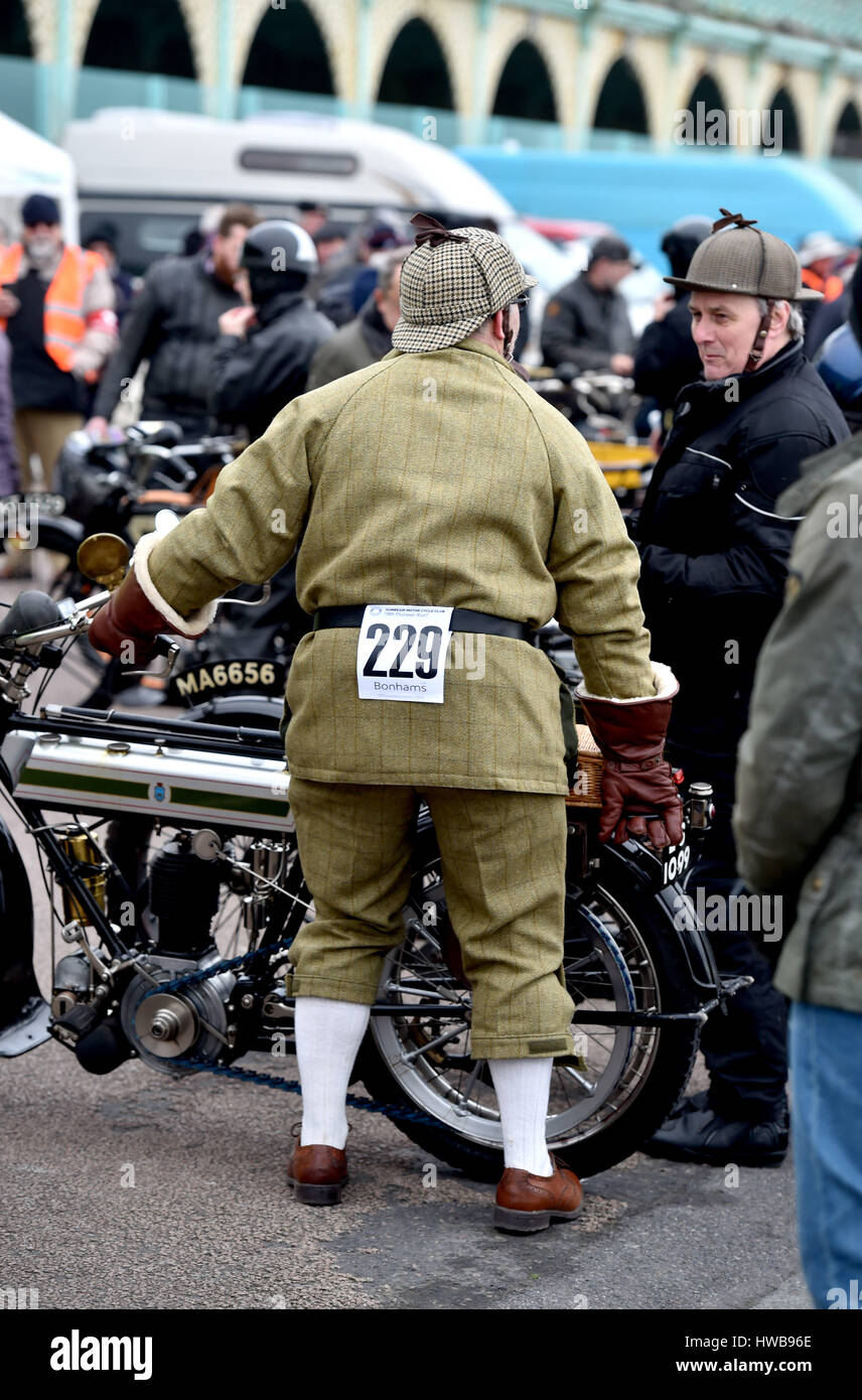 Brighton SUSSEX REGNO UNITO 19 Marzo 2017 - Oltre 300 veterano motocicli prendere parte alla 78Sunbeam Motor Cycle Club Pioneer eseguire da Epsom Downs a Brighton Seafront oggi Credito: Simon Dack/Alamy Live News Foto Stock