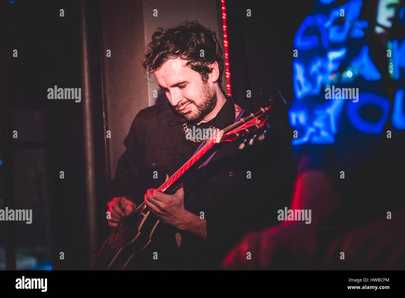 Marzo 18, 2017: Joan come donna di polizia ( vero nome Joan Wasser ) performing live on stage presso lo spazio 211 Club di Torino con Beniamino Lazar Davis per il suo tour 2017 concerto foto: Cronos/Alessandro Bosio Foto Stock