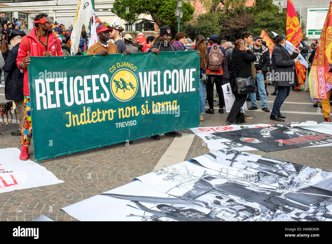 Venezia, Italia. Xix Mar, 2017. Manifestanti marzo a Venezia durante l'evento #affiancata. Il mese di marzo è organizzato da #overthefortress Credito: Stefano Mazzola/risveglio/ Alamy Live News Foto Stock