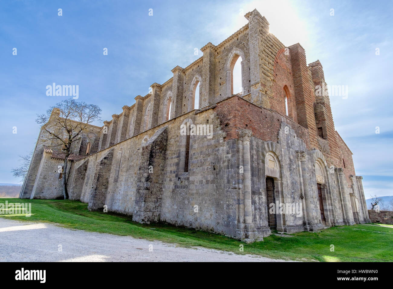 Antica abbazia di San Galgano in Toscana, Italia. Si trova a circa trenta chilometri dalla città medievale di Siena Foto Stock
